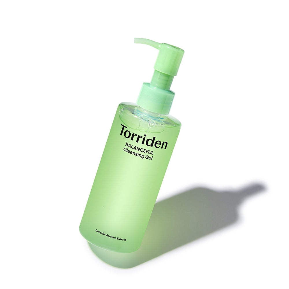 Low pH gel cleanser with 5D Cica Complex and LHA to gently cleanse soothe and hydrate sensitive combination skin